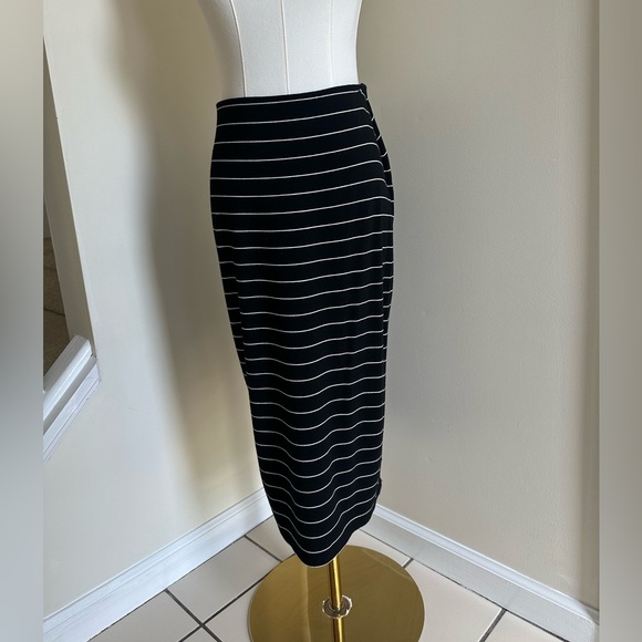 Old Navy Dresses & Skirts - Old Navy Pencil Skirt - Black/White Stripe